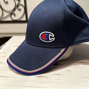 🎉Closet sale🎉Men’s Champion fitted Dry-Fit Hat. Size Lg/XL Color is Navy